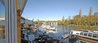The Oars - Riverfront Property