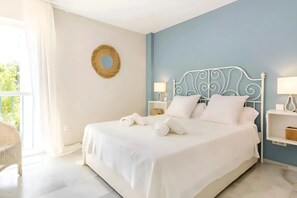 2 habitaciones, tabla de planchar con plancha, cuna de viaje y wifi 