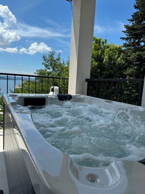 Bain à remous extérieur