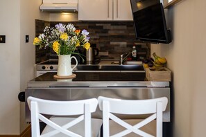 独特公寓 | 私人厨房 | 大冰箱、微波炉、烤箱、炉灶