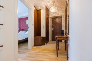 Deluxe Apartment | 1 bedroom, iron/ironing board, free WiFi