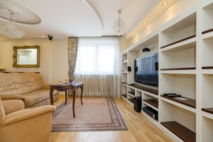 Deluxe Apartment | 1 bedroom, iron/ironing board, free WiFi