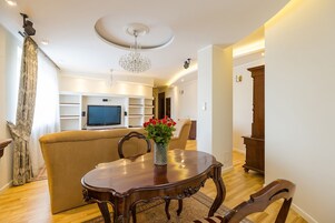Deluxe Apartment | 1 bedroom, iron/ironing board, free WiFi