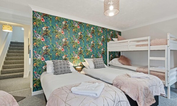 House - Seabright Townhouse- Super Stylish House- Parking for one Car- Sleeps up to 12 (Brighton)