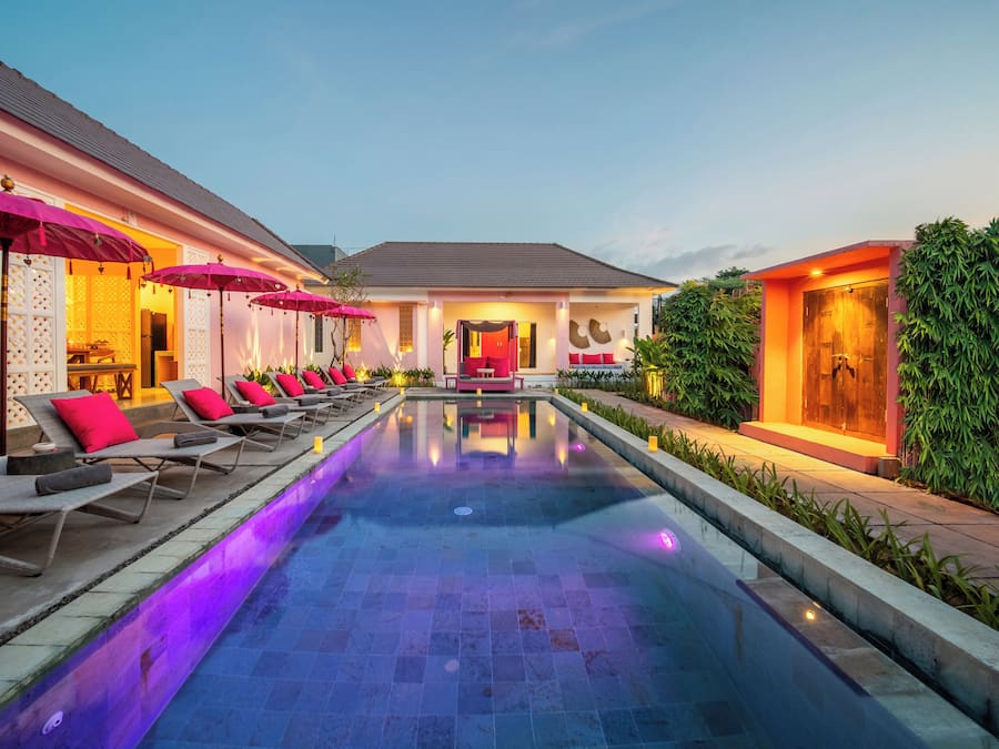 Outdoor pool, free cabanas, pool umbrellas