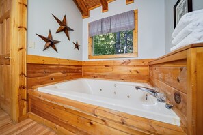 Cabin, 4 Bedrooms | Bathroom