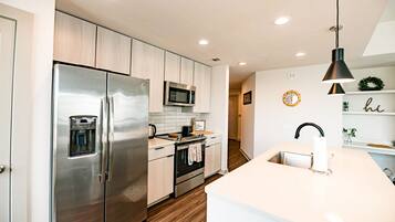 Apartemen, 2 kamar tidur | Dapur pribadi | Lemari es, oven, mesin pembuat kopi/teh, dan ketel listrik