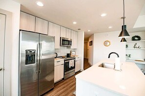 Apartment, 2 Bedrooms | Private kitchen | Fridge, oven, coffee/tea maker, electric kettle - Uptown Fully Furnished 2br Apartment 2 Bedroom Apts by RedAwning (Charlotte)