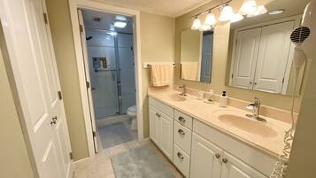 Villa, 3 Bedrooms | Bathroom | Towels, shampoo