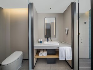 2 Double Standard | Bathroom