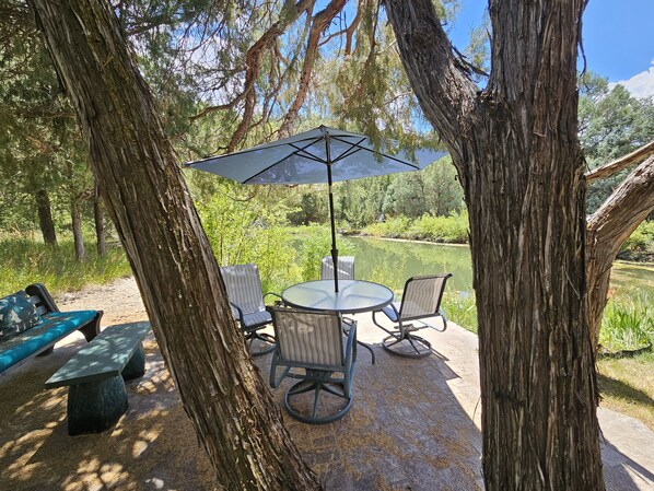 Outdoor dining - The 5 Star Casita is a Beautiful Secluded Property in Taos NM (Taos)