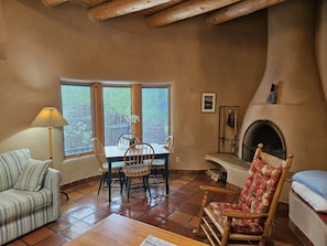 Smart TV, fireplace - The 5 Star Casita is a Beautiful Secluded Property in Taos NM (Taos)