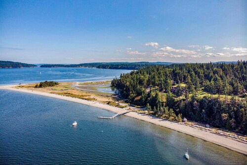 Good Day Sunshine Townhome at Kala Point