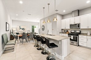 Villa, Accessible - 4 BR 4 BA Villa 5min Disneyworld 1804ft Gym (Kissimmee)