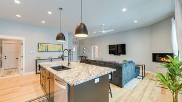 House (3 Bedrooms) | Interior