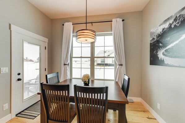 House (3 Bedrooms) | Interior