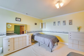 House (5 Bedrooms) | Interior