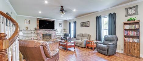 House (5 Bedrooms) | Interior