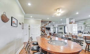 House (5 Bedrooms) | Interior