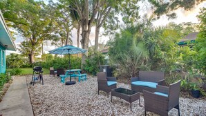Outdoor dining - Largo Vacation Rental: 5 Mi to Clearwater Beach! (Largo)