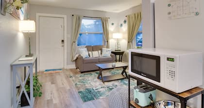Largo Vacation Rental: 5 Mi to Clearwater Beach!