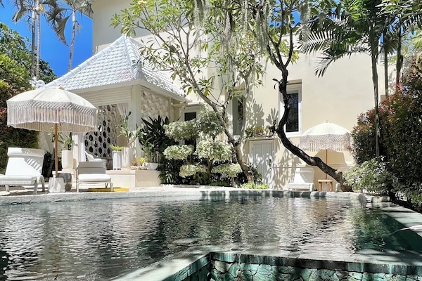 Apartamento superluxo, 1 cama King, ao lado da piscina | 2 quartos, roupas de cama premium, edredons de pluma