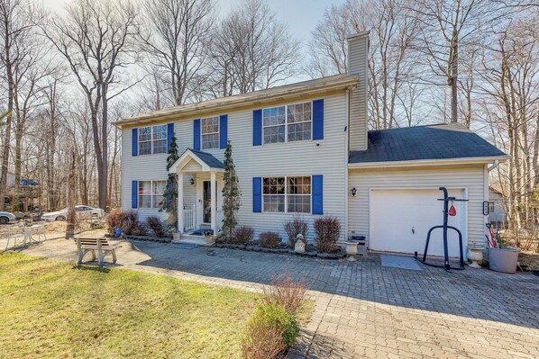 Interior - Tobyhanna Home w/ Fire Pit: 1 Mi to Lake Carobeth! (Tobyhanna)