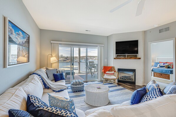 Apartment (3 Bedrooms) | Front of property - Dine Al Fresco on Balcony: Osage Beach Condo! (Osage Beach)