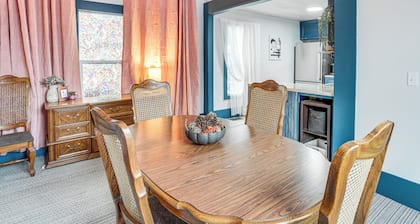 Charming Minneapolis Home w/ Deck, 5 Mi to Central