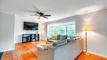House (3 Bedrooms) | Interior