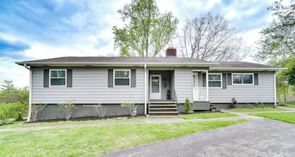 Updated Home: Central Oak Ridge Location
