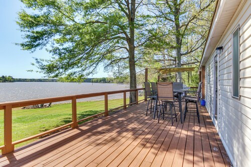 Lakefront Prosperity Home w/ Private Boat Dock