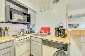 Apartment (0 Bedroom) | Interior - Condo w/ Pool Access: 3 Mi to Downtown Fort Worth! (Fort Worth)