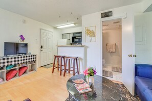 Apartment (0 Bedroom) | Interior - Condo w/ Pool Access: 3 Mi to Downtown Fort Worth! (Fort Worth)