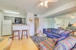 Interior - Condo w/ Pool Access: 3 Mi to Downtown Fort Worth! (Fort Worth)