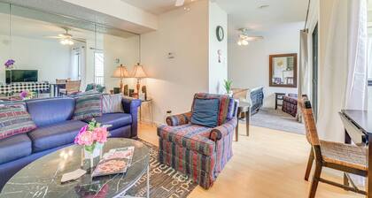Condo w/ Pool Access: 3 Mi to Downtown Fort Worth!