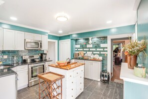 Interior - Experience a 17th-century Spring Manor (Norristown)