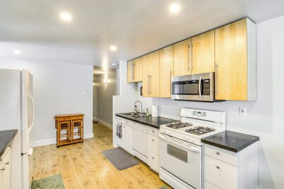 Near Hiking: Cozy Anchorage Retreat w/ Fireplace!