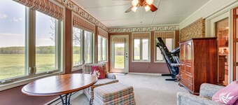 Spacious Mount Pleasant Home w/ Grill & Yard!