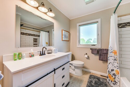 Spacious Mount Pleasant Home w/ Grill & Yard!