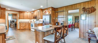 Spacious Mount Pleasant Home w/ Grill & Yard!