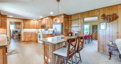 Spacious Mount Pleasant Home w/ Grill & Yard!