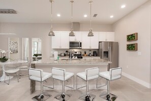 5 bedrooms - 5 BR 6 Full BA Villa 5min Disney BBQ Hot Tub (Kissimmee)