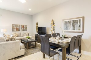 Villa, Accessible - 2 BR 2 BA Luxury Villa 5min Disneyworld BBQ (Kissimmee)