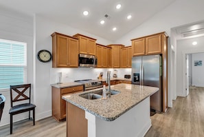Fridge, microwave, oven, stovetop - New! This property has flexible booking and all summer rates are discounted! (Myrtle Beach)