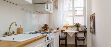Romantic Apartment | Private kitchen | Full-sized fridge, oven, stovetop, cookware/dishes/utensils