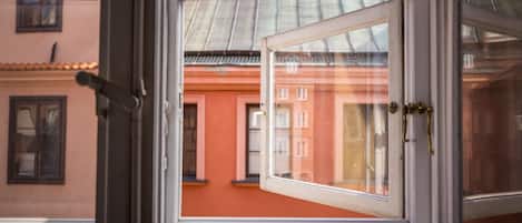 Romantic Apartment | Iron/ironing board, free WiFi, bed sheets