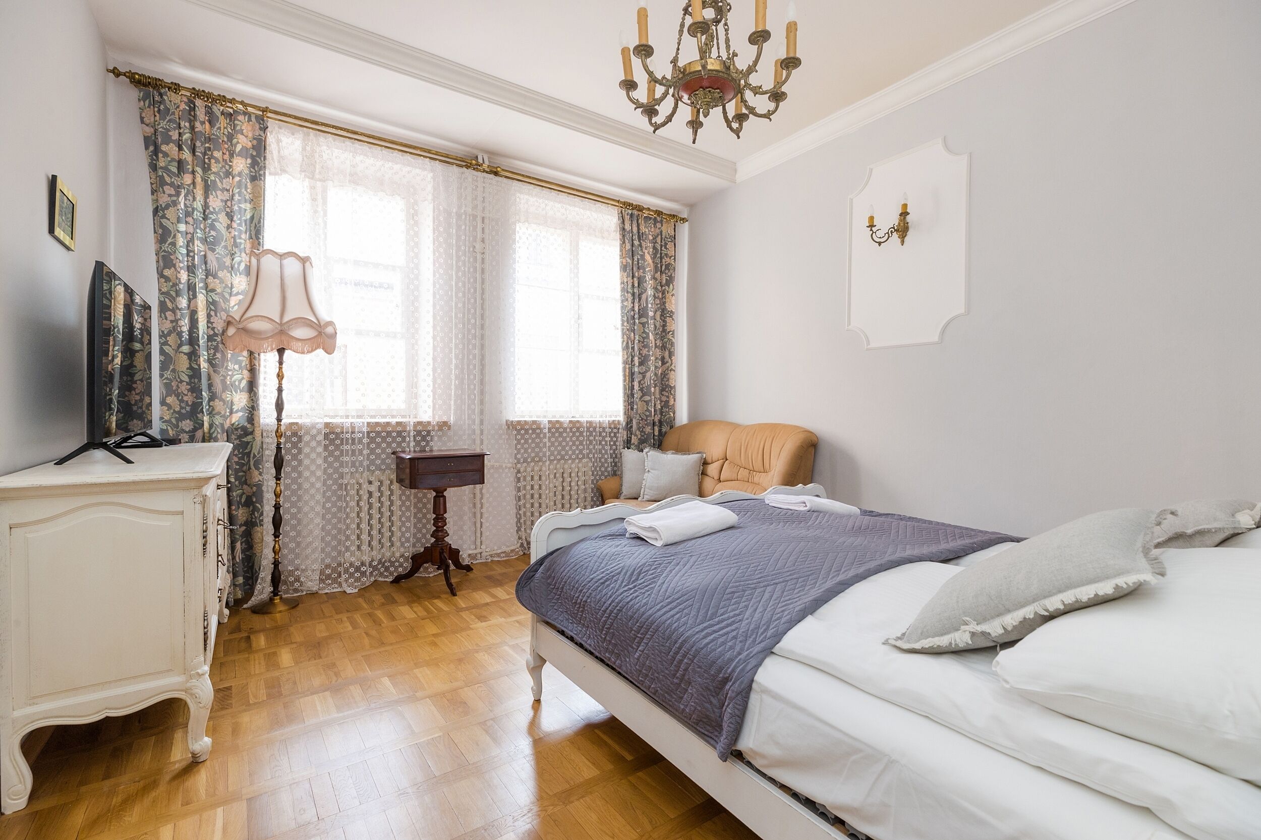 Romantic Apartment | Iron/ironing board, free WiFi, bed sheets