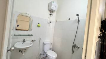 Shower, hair dryer, shampoo, toilet paper