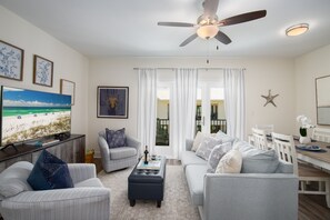 TV connectée, livres, écrans d'ordinateur